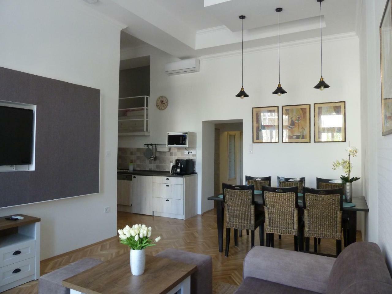 Kossuth Apartmanok Debrecen Buitenkant foto
