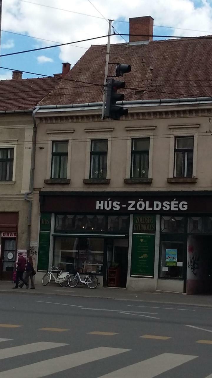 Kossuth Apartmanok Debrecen Buitenkant foto